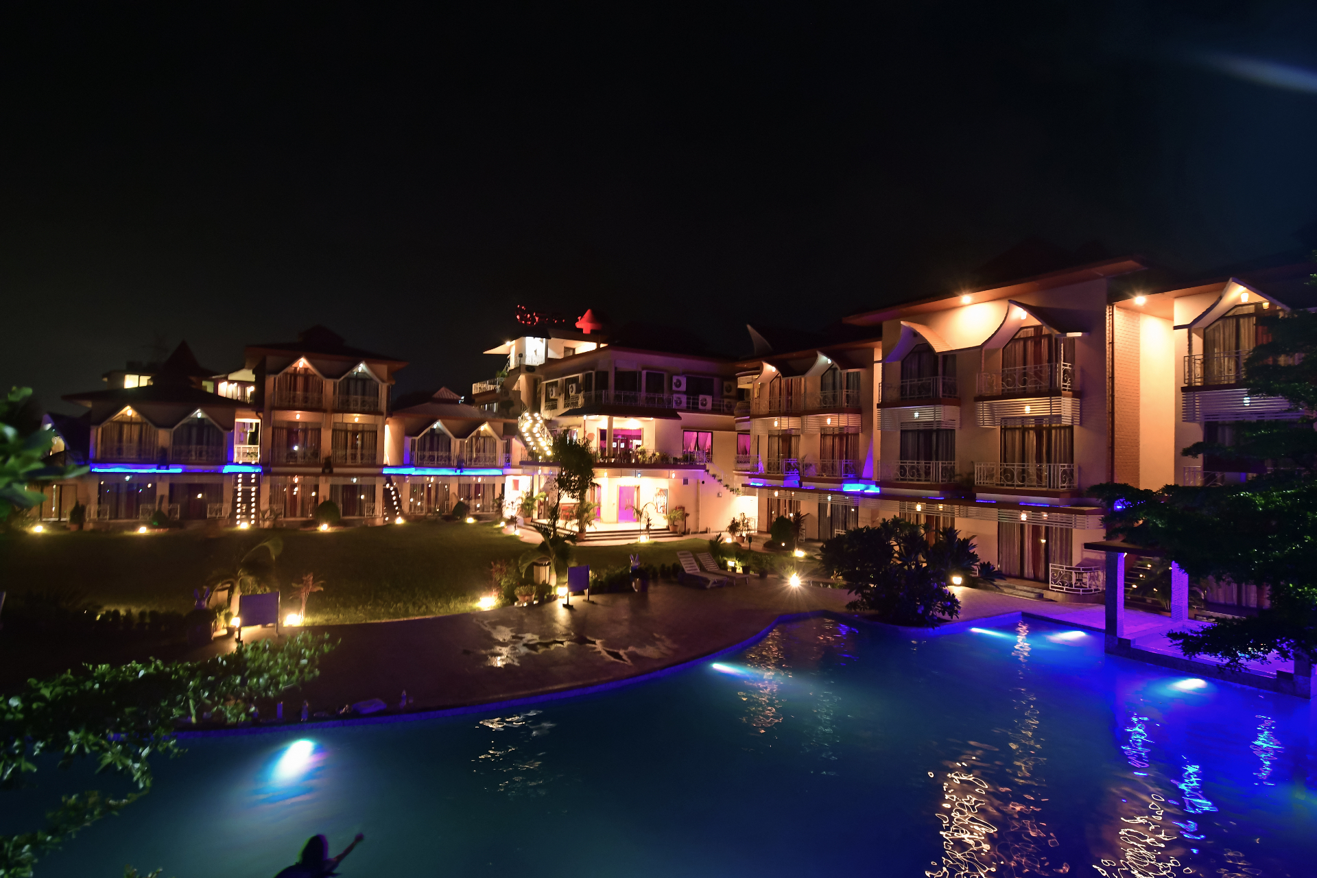 Magical evenings by the pool